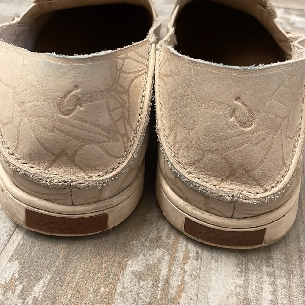 OluKai Beige Pehuea Floral Design Leather Sneakers